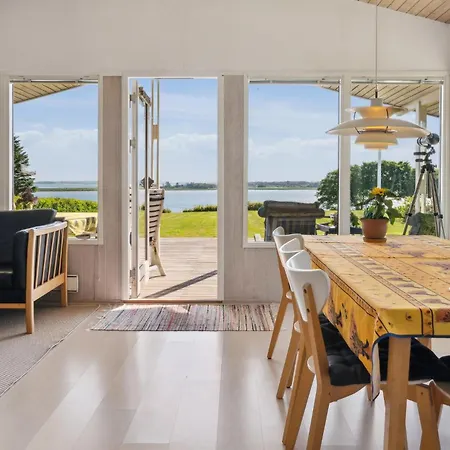 Stunning In With Kitchen Feriehus *