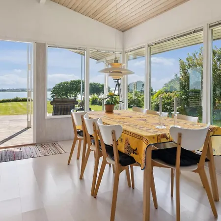 Stunning In With Kitchen